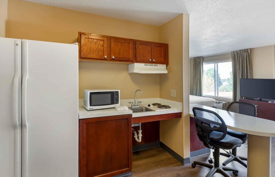 Deluxe Studio, 1 Double Bed with Sofa bed, Accessible, Non Smoking | Private kitchen | Full-size fridge, microwave, stovetop, dishwasher