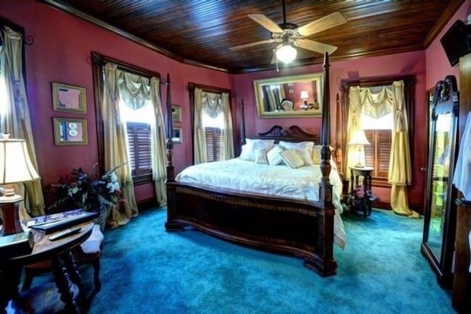 Room, Private Bathroom (Touch of Gold) | Iron/ironing board (on request), WiFi (free), individually decorated