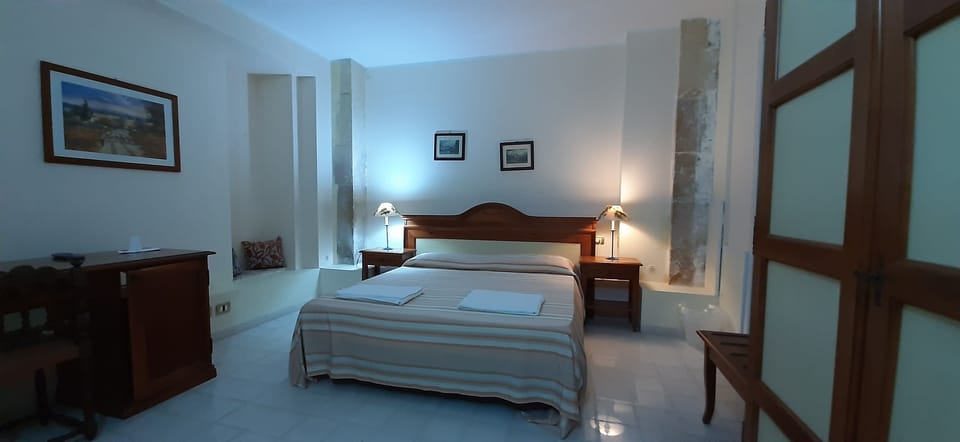 Premium bedding, desk, free cribs/infant beds, rollaway beds