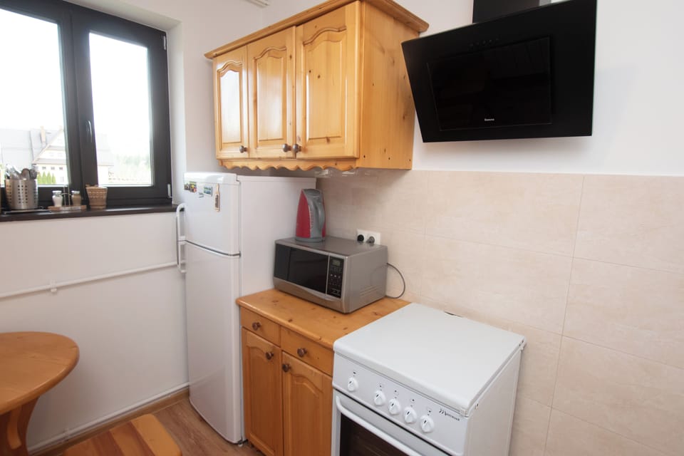 Comfort Apartment (Muran) | Private kitchen | Fridge, microwave, electric kettle, cookware/dishes/utensils
