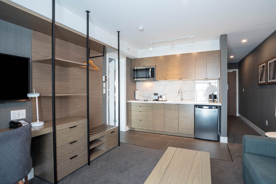 Signature Suite, 1 King Bed with Sofa bed, Kitchenette | Premium bedding, in-room safe, desk, laptop workspace