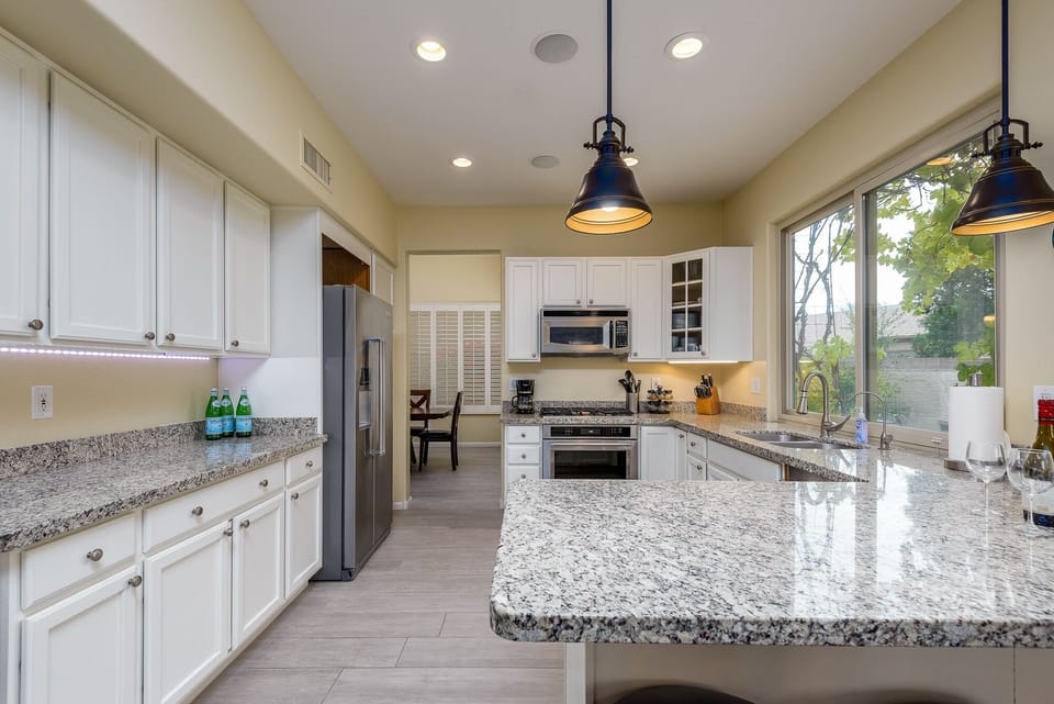 House, 5 Bedrooms | Private kitchen | Fridge, microwave, oven, coffee/tea maker