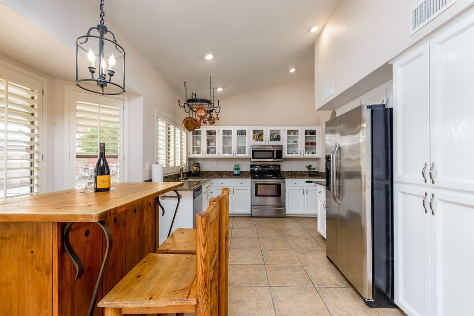 House, 4 Bedrooms | Private kitchen | Coffee/tea maker, fridge, microwave, oven