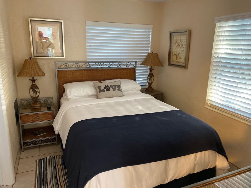 NEW WHITE DUVET COMFORTER & NEW MATTRESS...NEAT BEDROOM SET...TV IN THE BEDROOM 
