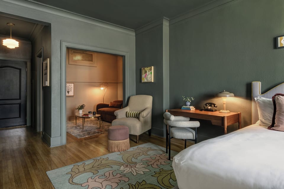 Suite, 1 King Bed, Corner | In-room business center