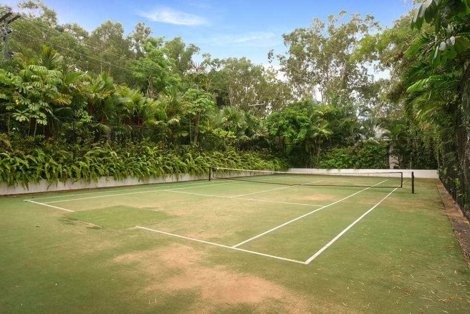 Elysium Private Accommodation at The Beach Club Hotel in Palm Cove