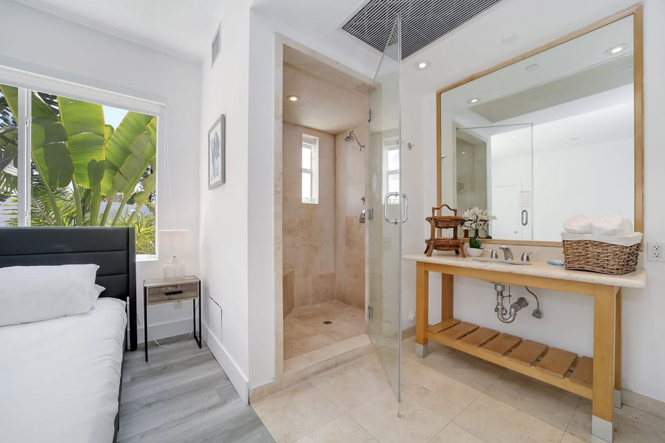 Standard Room, 1 Queen Bed, Private Bathroom (Self check-in) | Bathroom shower