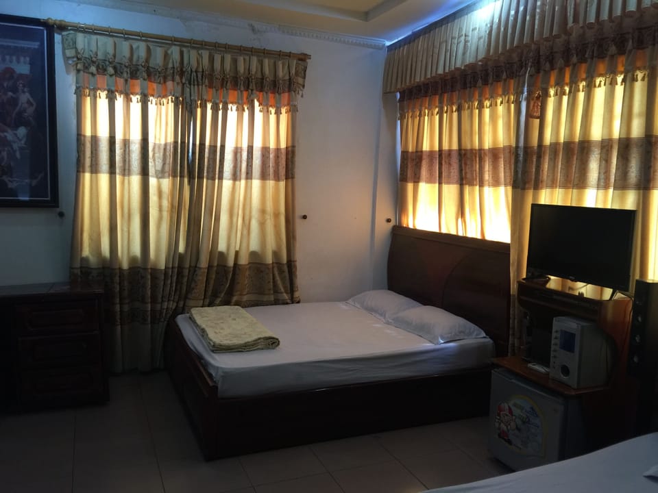 Double Room | Minibar, desk, free WiFi