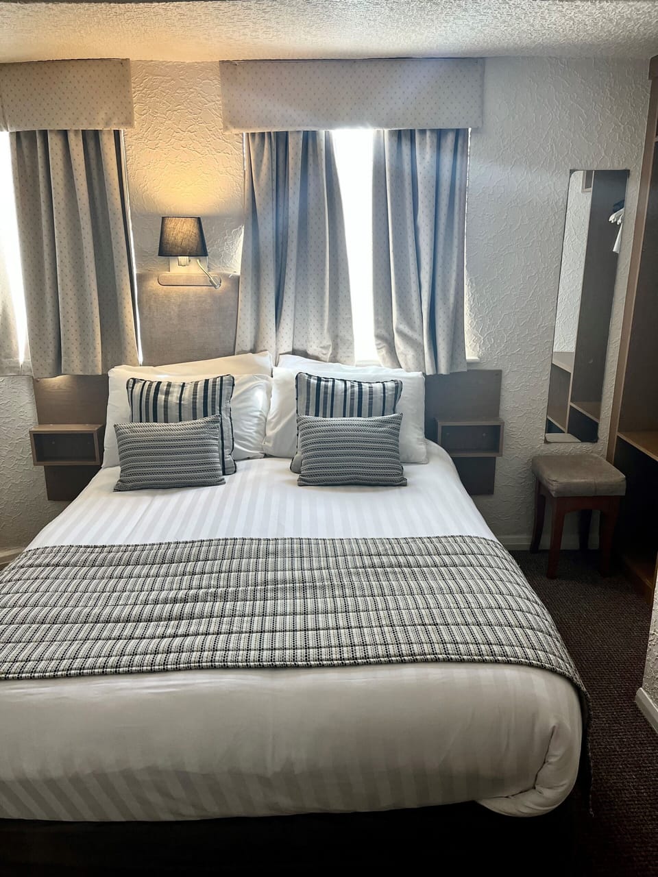 Double Room | In-room safe, desk, soundproofing, iron/ironing board
