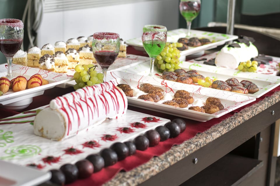 2 restaurants, breakfast, lunch served; local and international cuisine