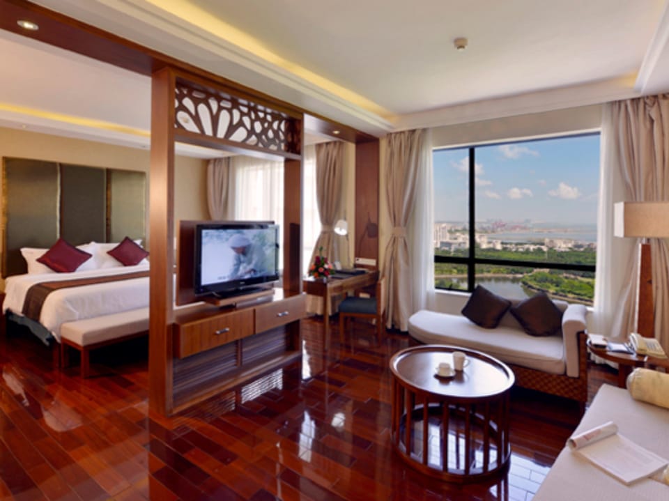 In-room safe, blackout drapes, WiFi (free)