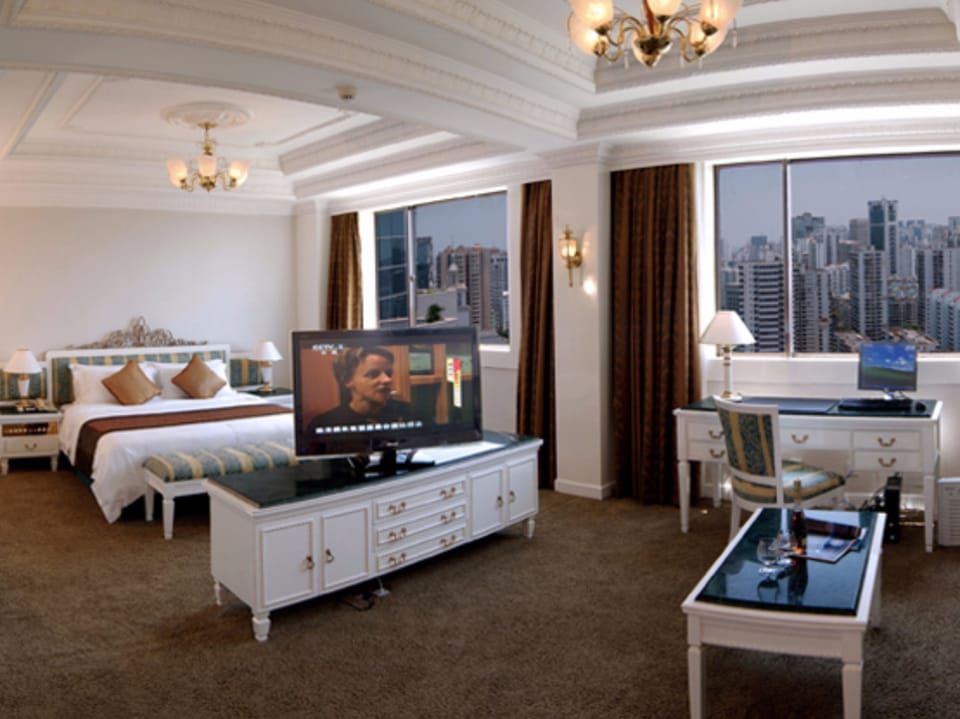 In-room safe, blackout drapes, WiFi (free)