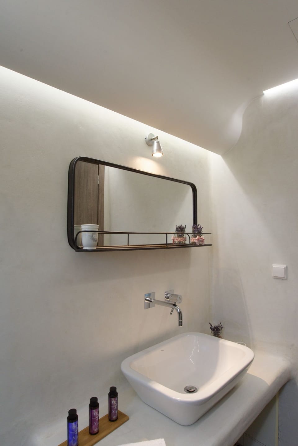 Bathroom sink