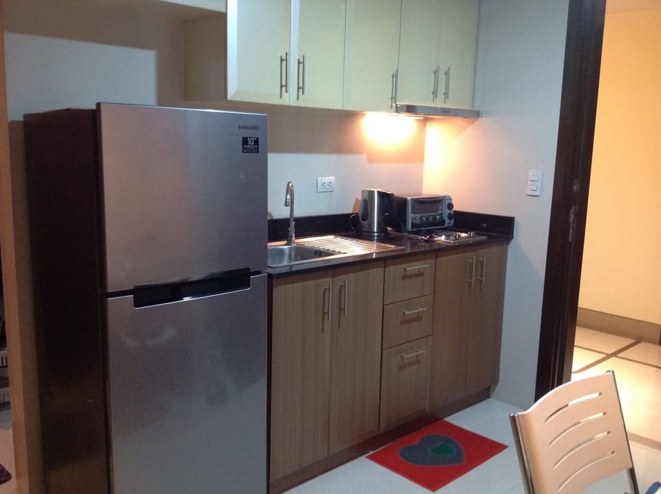 City Studio, 1 Queen Bed | Private kitchenette | Fridge, microwave, electric kettle, rice cooker