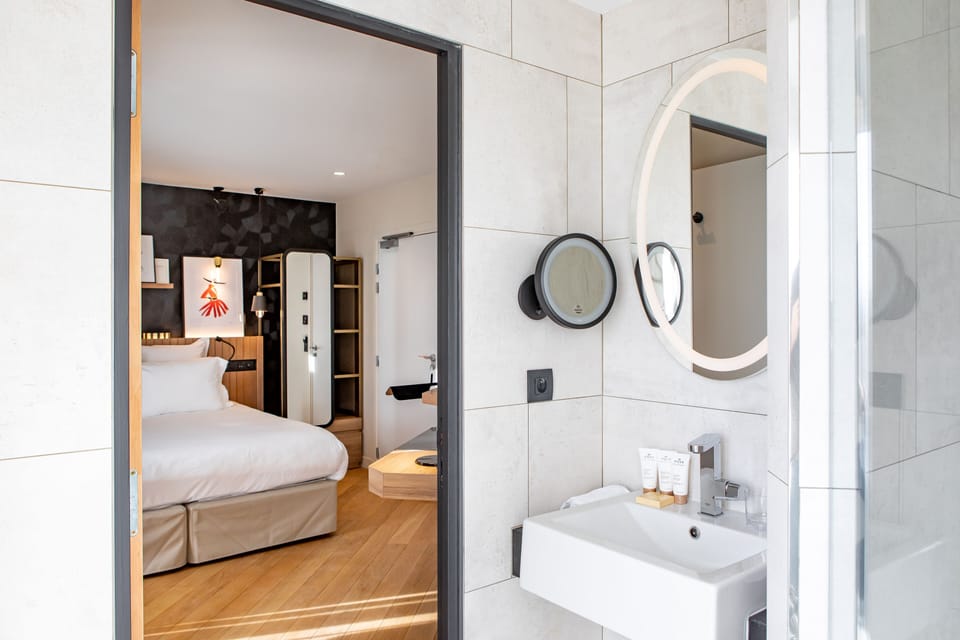 Chambre Supérieure Double Parisienne | Bathroom | Designer toiletries, hair dryer, slippers, towels
