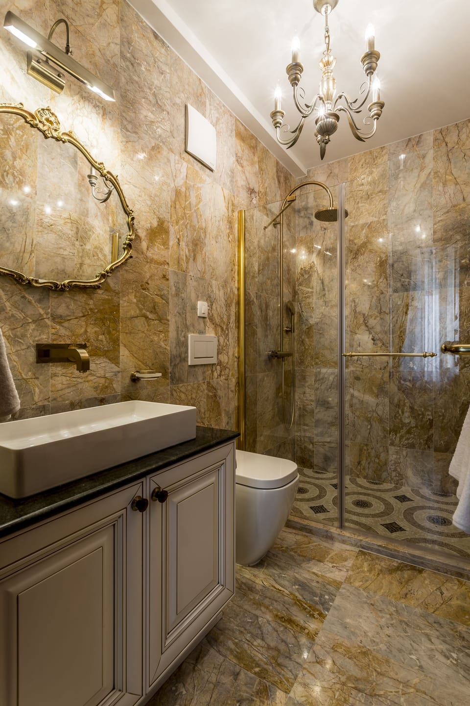 Luxury Suite Piaca - Other location, 3 min away | Bathroom | Shower, rainfall showerhead, free toiletries, hair dryer