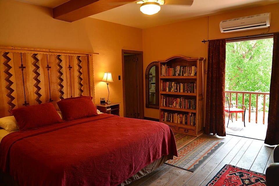 King Balcony | Desk, iron/ironing board, cribs (surcharge), rollaway beds (surcharge)