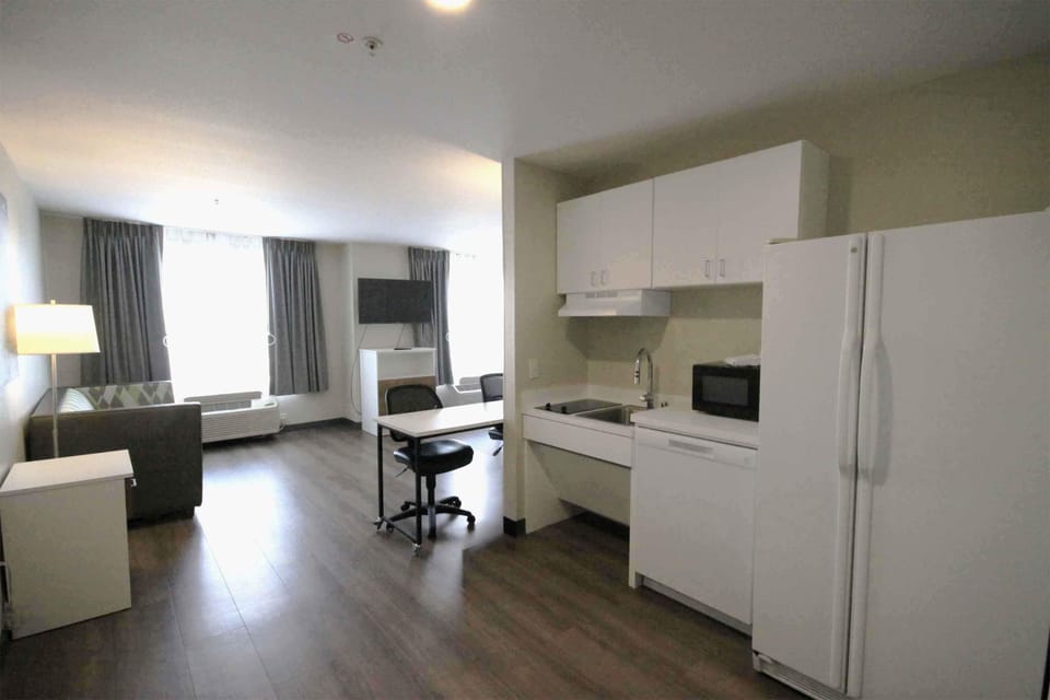 Deluxe Studio, 1 Double Bed with Sofa bed, Accessible, Non Smoking | Private kitchen | Fridge, microwave, stovetop, coffee/tea maker