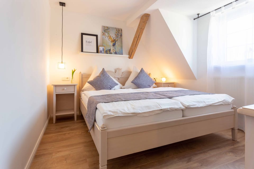 Suite | Hypo-allergenic bedding, down comforters, individually decorated