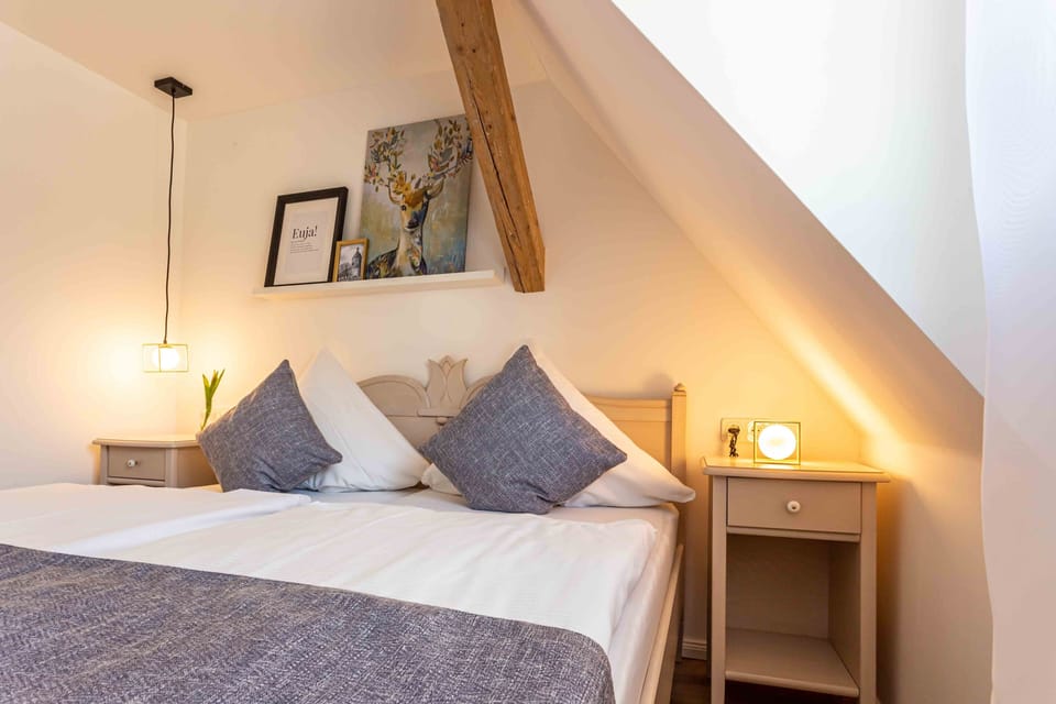Suite | Hypo-allergenic bedding, down comforters, individually decorated