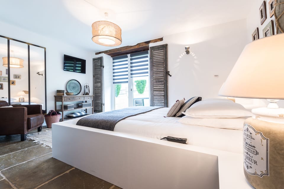 Superior Double Room | 1 bedroom, premium bedding, free minibar items, blackout drapes