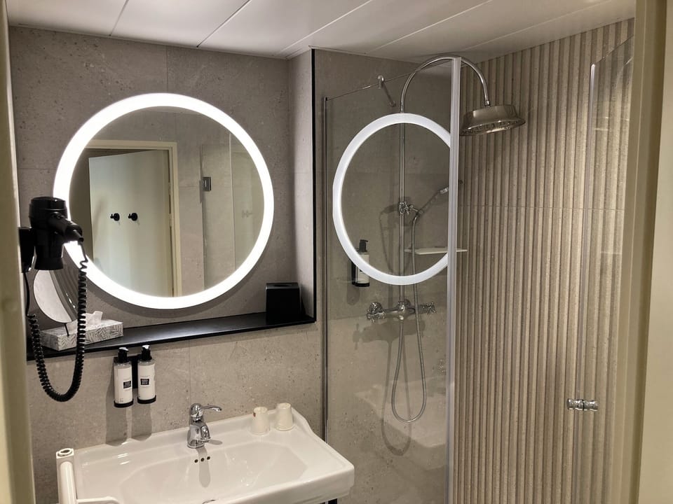 Bathtub, hair dryer, towels