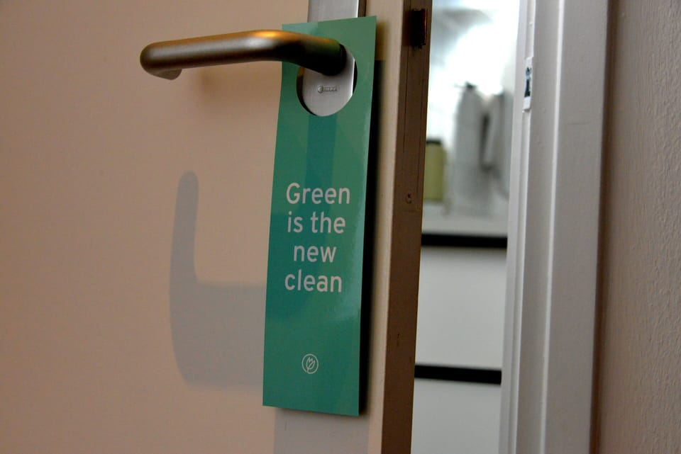 Single Room | Minibar, in-room safe, desk, iron/ironing board