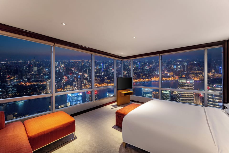Club Room, 1 King Bed, River View (Deluxe) | Premium bedding, down comforters, minibar, in-room safe
