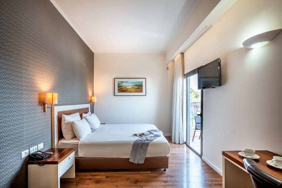 Double or Twin Room | Minibar, in-room safe, desk, iron/ironing board