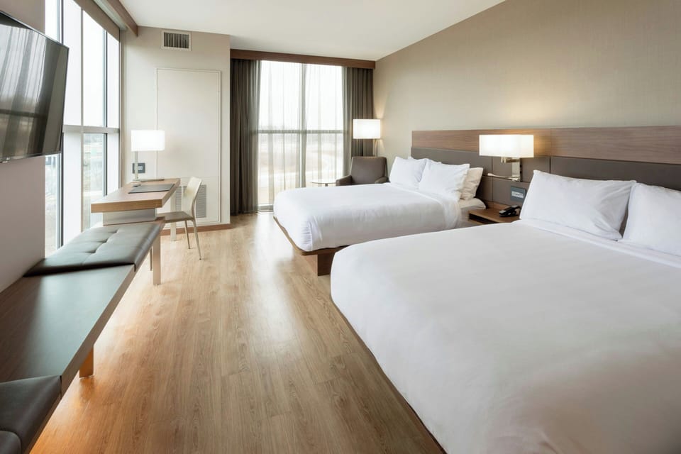 In-room safe, laptop workspace, iron/ironing board, free WiFi
