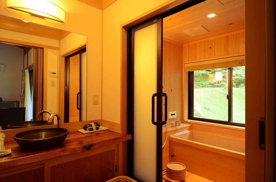 Deluxe Japanese Style Room, Annex, Garden View | Bathroom | Free toiletries, hair dryer, slippers, bidet