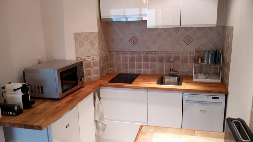 full equipped kitchen