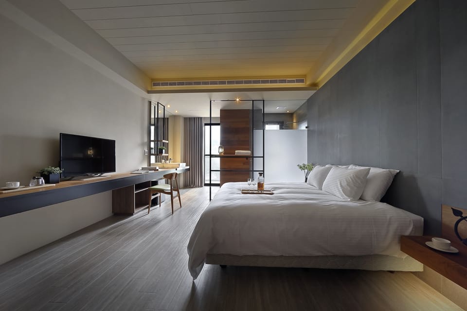 Deluxe Double Room, 1 Queen Bed, Balcony, Mountain View | Minibar, individually decorated, desk, laptop workspace
