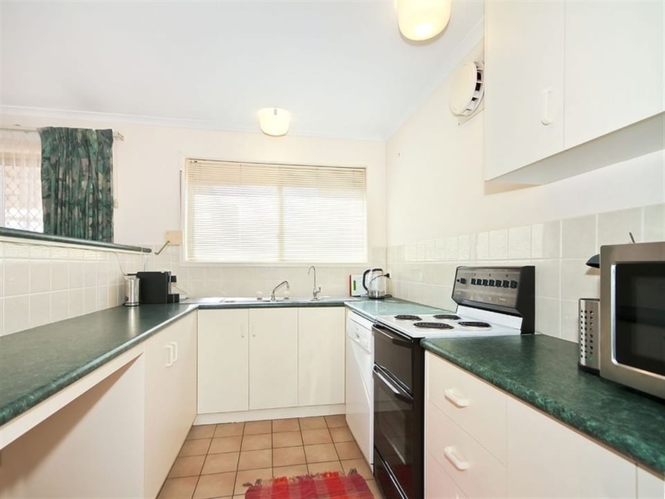 Moana Magic | Private kitchen | Full-size fridge, microwave, oven, stovetop