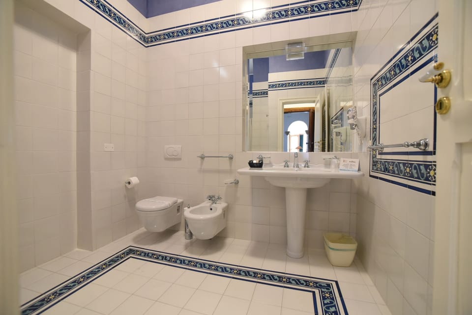 Superior Room | Bathroom | Shower, free toiletries, hair dryer, slippers