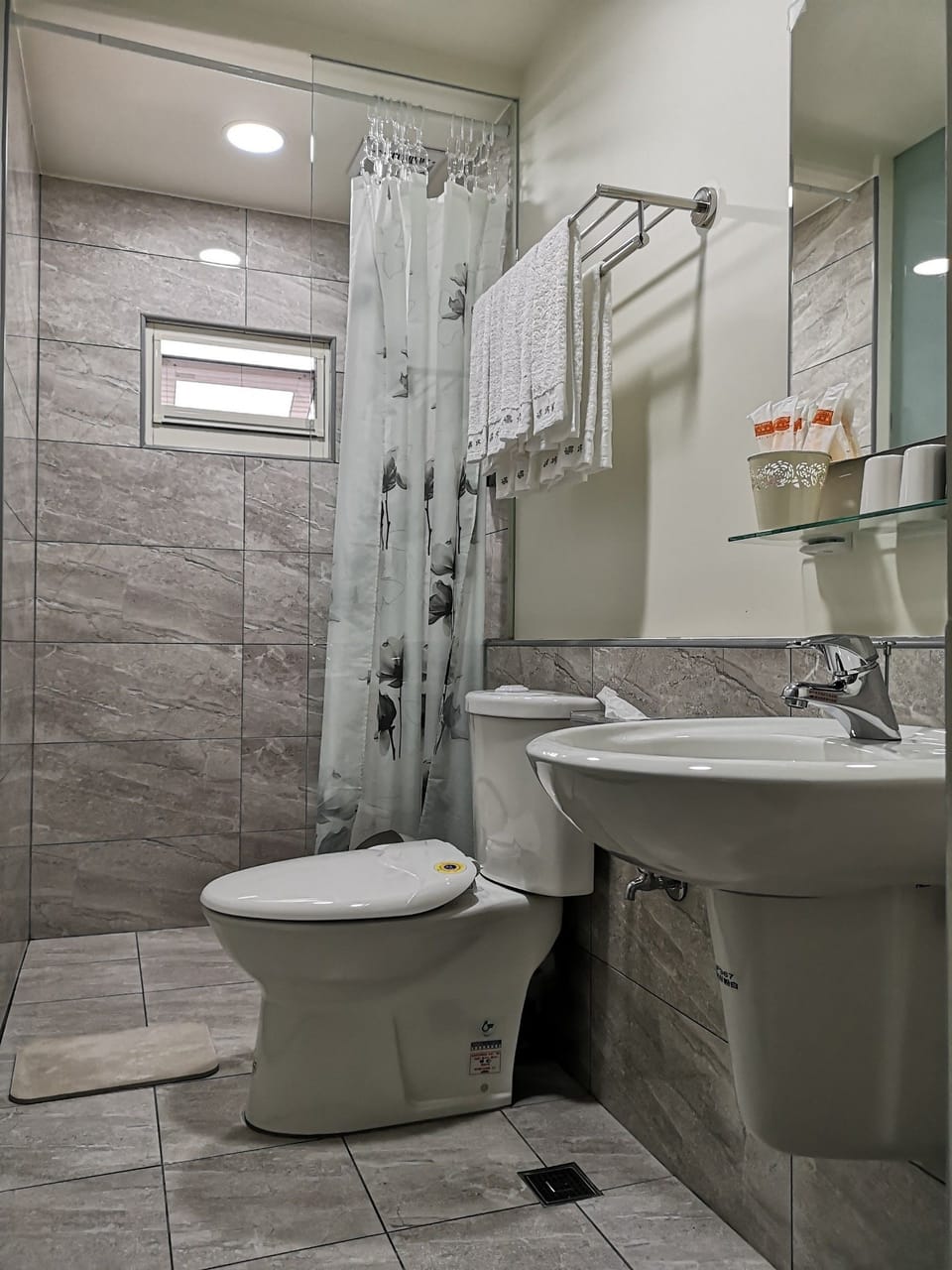 Economy Quadruple Room | Bathroom | Shower, free toiletries, hair dryer, slippers