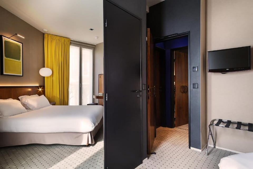 Family Suite, 2 Bedrooms | Minibar, in-room safe, desk, soundproofing