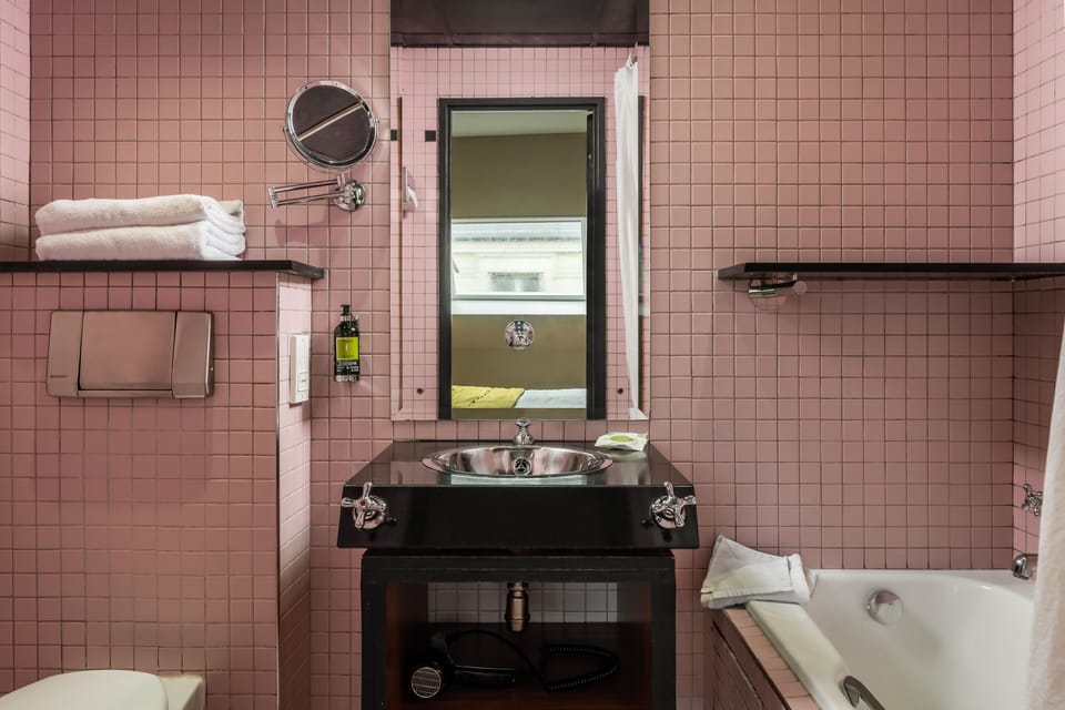Triple Room | Bathroom | Hair dryer, towels
