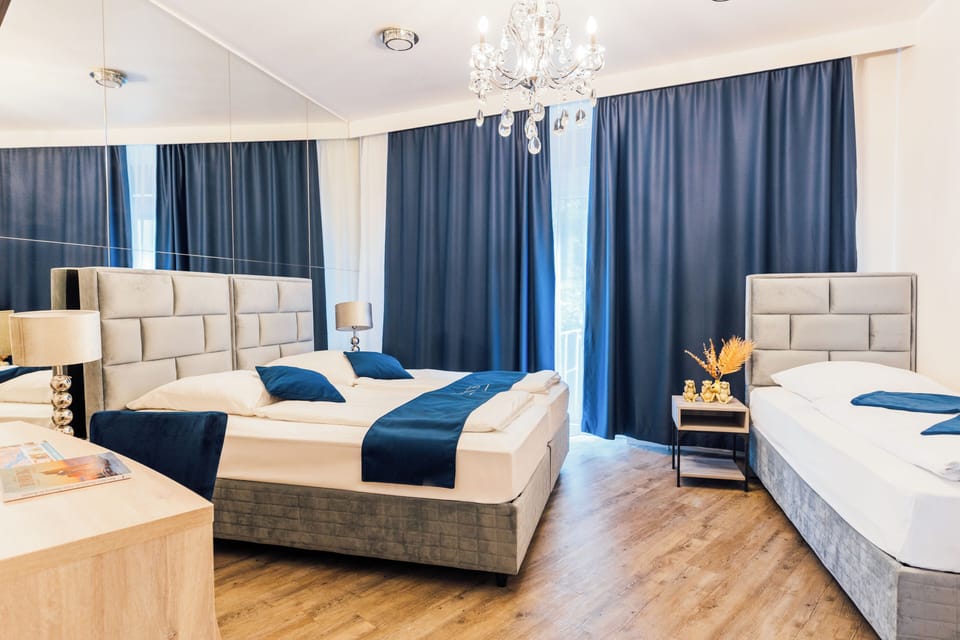 Economy Triple Room Shared bathroom | Desk, blackout drapes, soundproofing, free WiFi