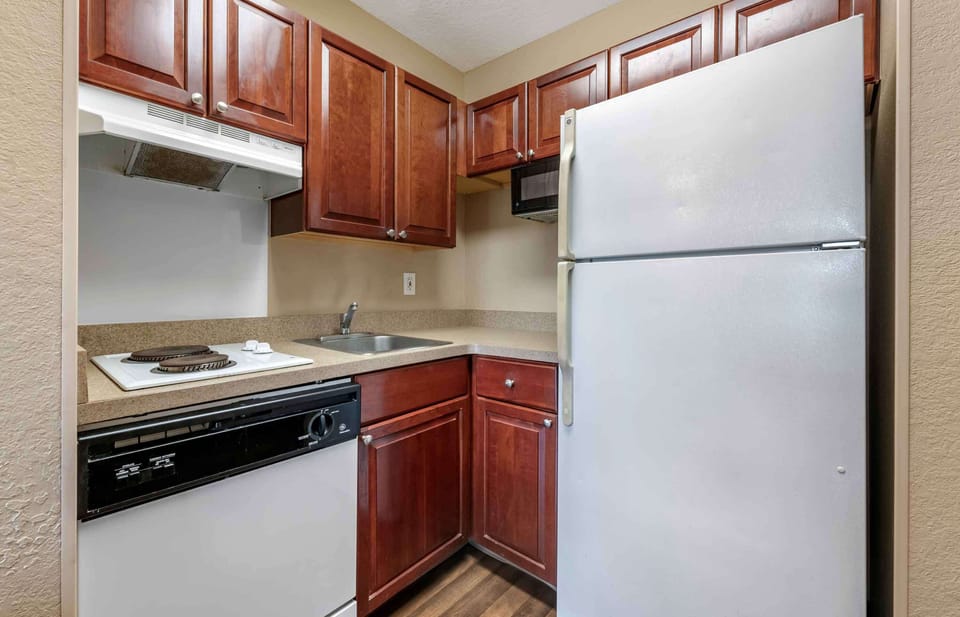 Deluxe Studio, Multiple Beds, Non Smoking | Pillowtop beds, desk, blackout drapes, iron/ironing board