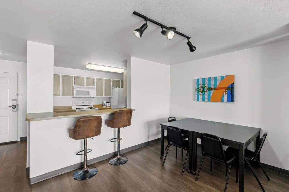 Suite, Multiple Beds, Non Smoking (Efficiency) | In-room dining