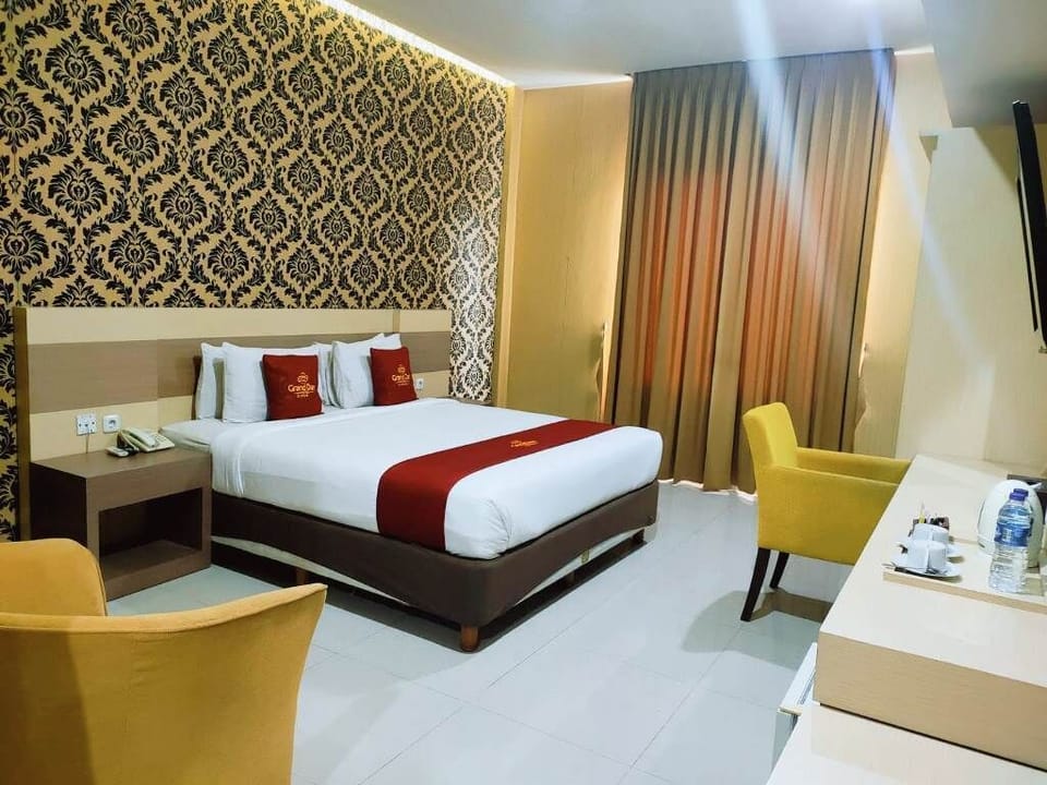 Executive Room | Desk, free WiFi, bed sheets