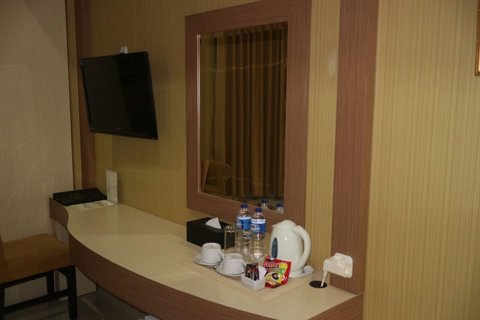 Executive Room | Desk, free WiFi, bed sheets