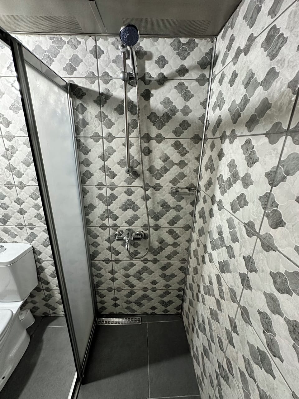 Standard Double Room | Bathroom | Shower, free toiletries, hair dryer, slippers