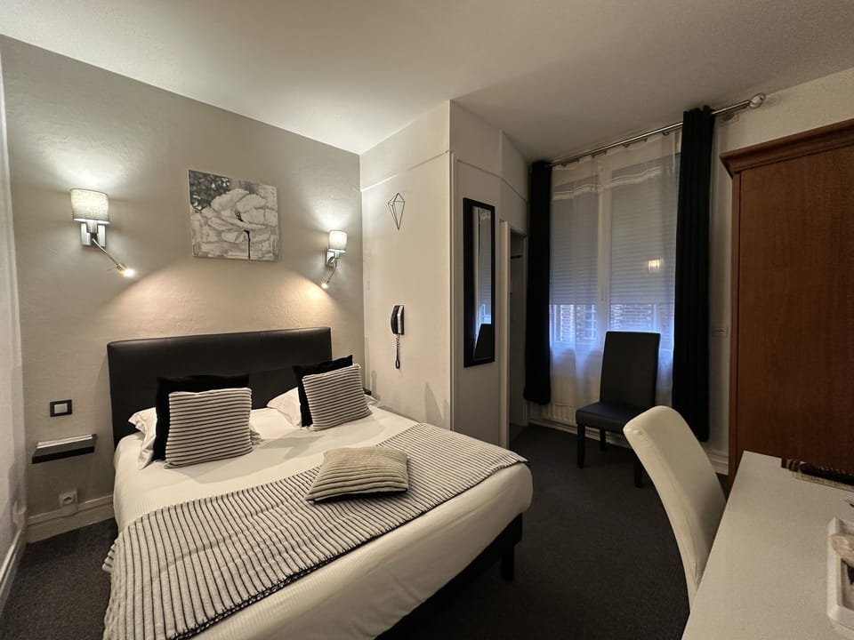 Standard Double Room | Minibar, in-room safe, desk, blackout drapes