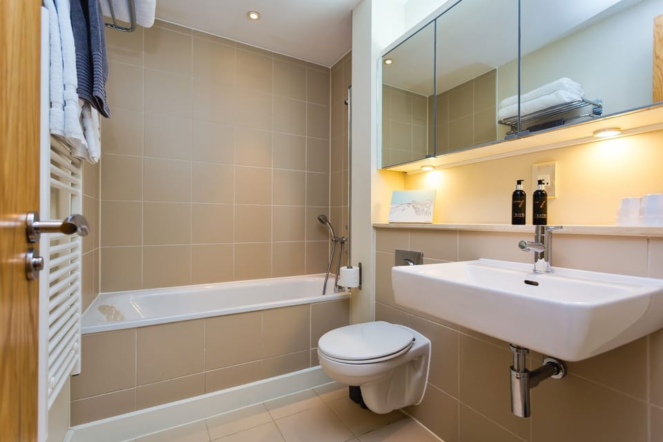 Ensuite bathroom with shower over and fold out screen