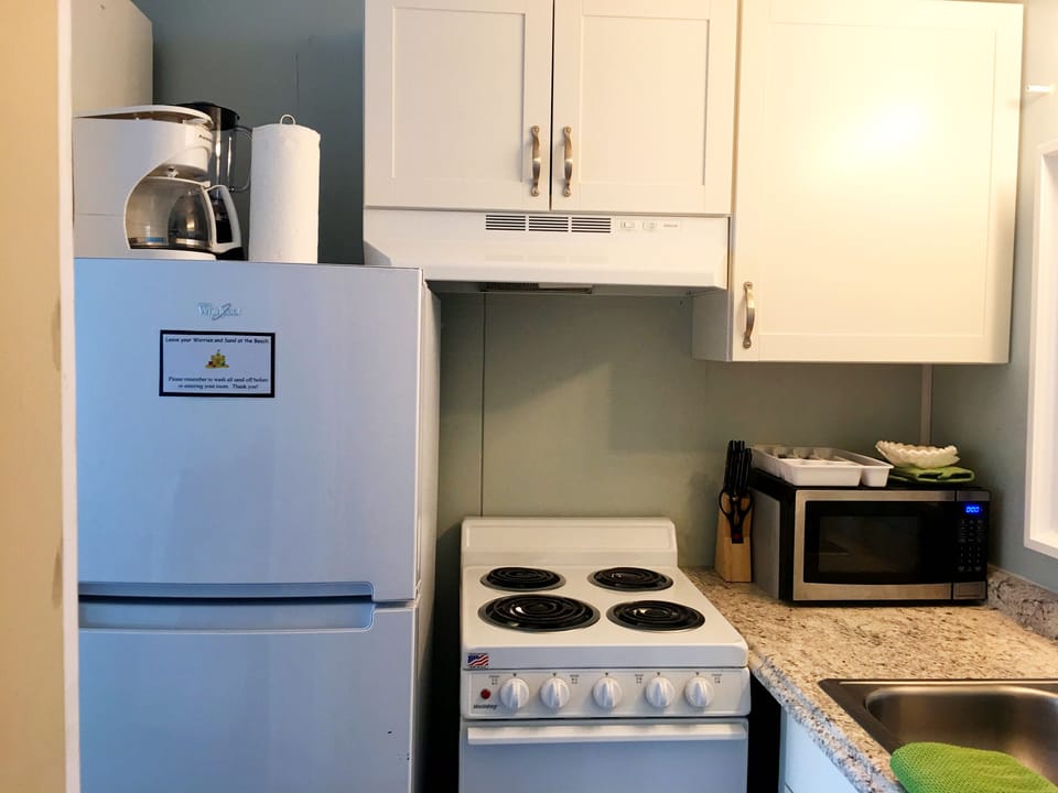 Kitchenette.