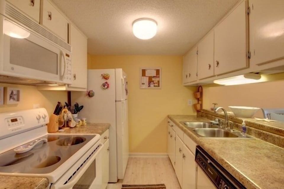 Updated stove and microwave oven. Automatic ice maker.