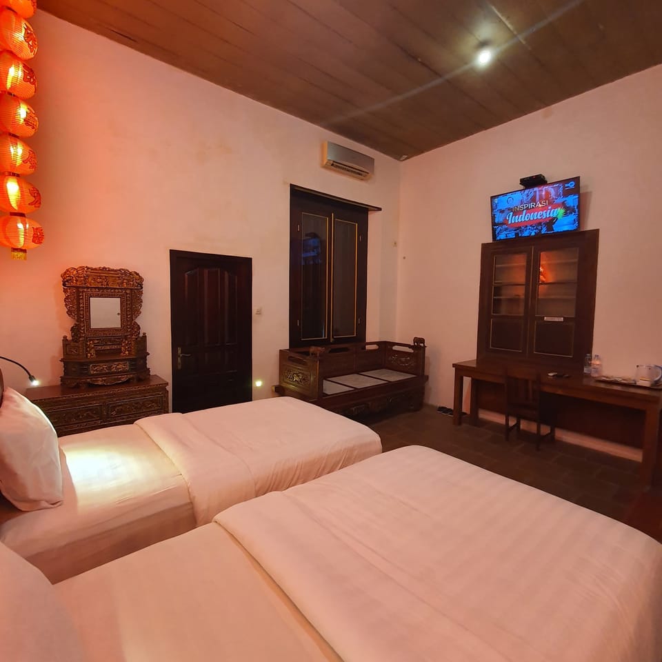 Deluxe Room | Desk, free WiFi