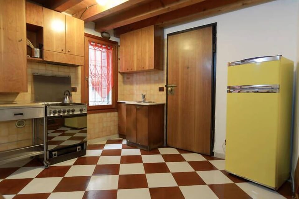 Apartment, 1 Bedroom | Private kitchenette | Fridge, stovetop, cookware/dishes/utensils, dining tables